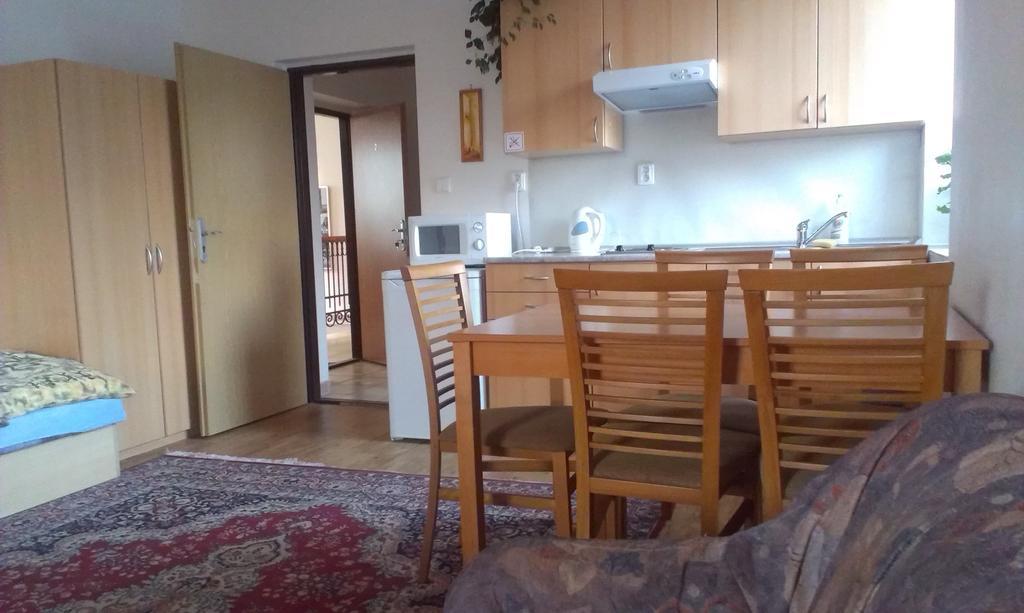 博士膳食公寓酒店 Dvůr Králové nad Labem 客房 照片