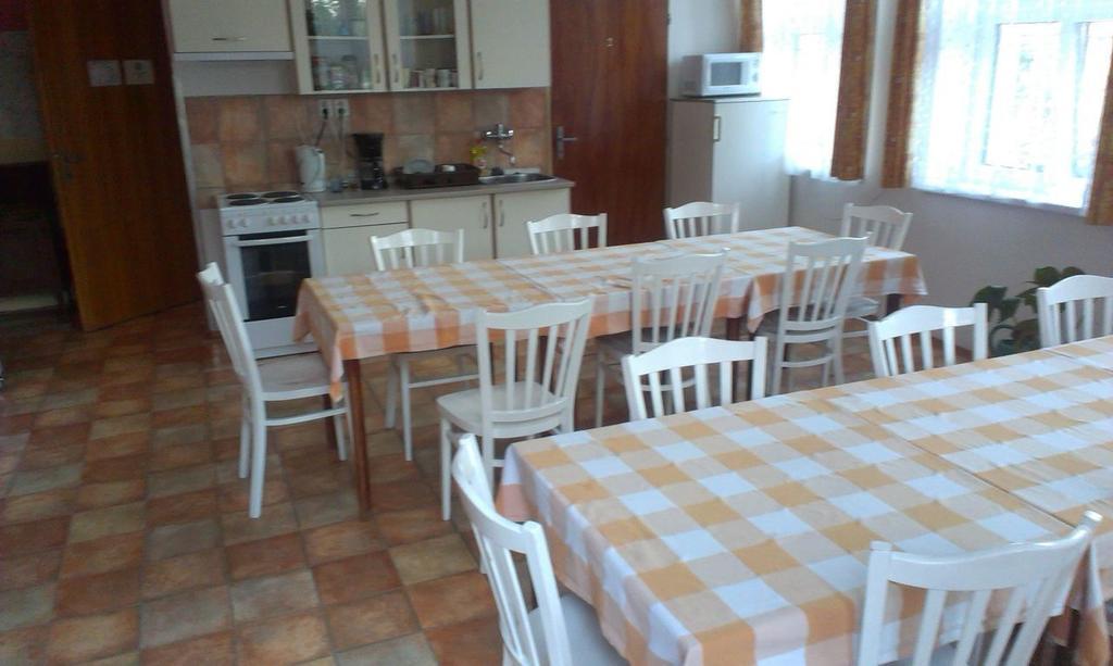 博士膳食公寓酒店 Dvůr Králové nad Labem 外观 照片